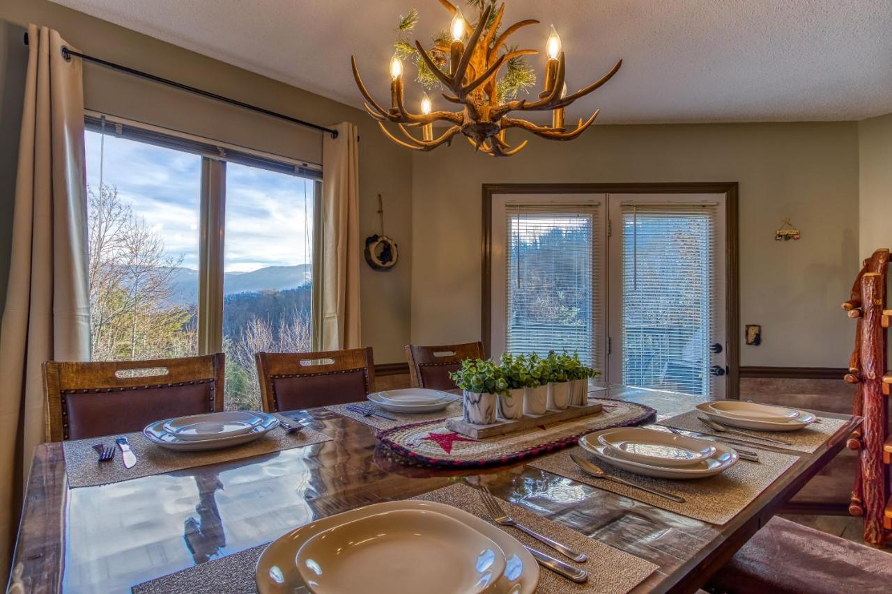 3 Decks, Mtn Views! Tree Tops By Honeybearcabins - Luxury Rain Showers, 3 King Suites, Xl Hottub, Fireplace, Bear Sightings Gatlinburg Dış mekan fotoğraf