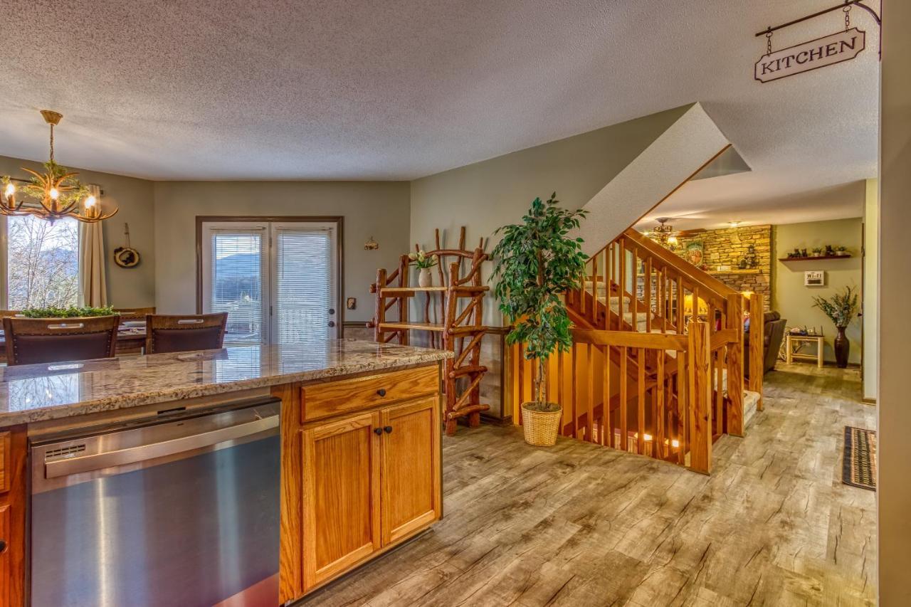 3 Decks, Mtn Views! Tree Tops By Honeybearcabins - Luxury Rain Showers, 3 King Suites, Xl Hottub, Fireplace, Bear Sightings Gatlinburg Dış mekan fotoğraf