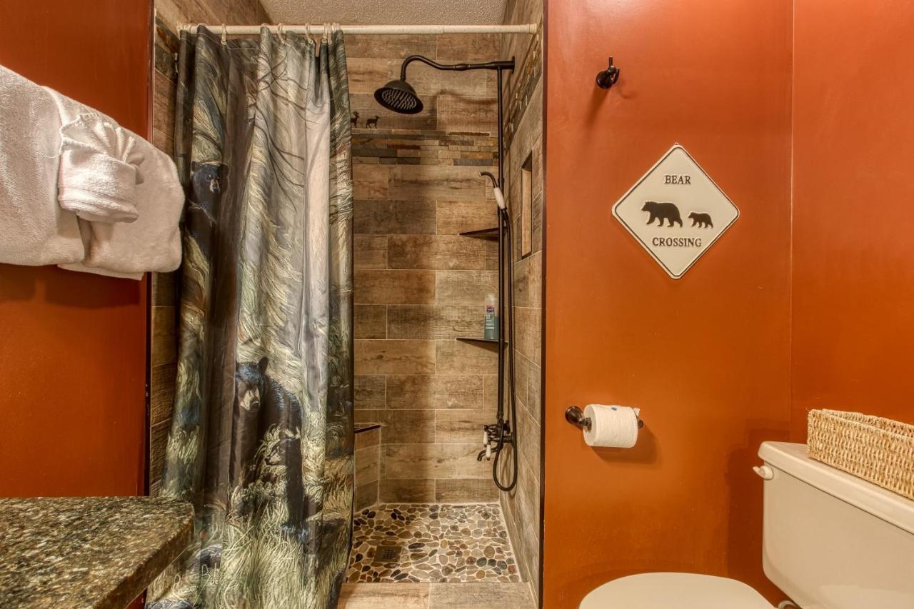 3 Decks, Mtn Views! Tree Tops By Honeybearcabins - Luxury Rain Showers, 3 King Suites, Xl Hottub, Fireplace, Bear Sightings Gatlinburg Dış mekan fotoğraf